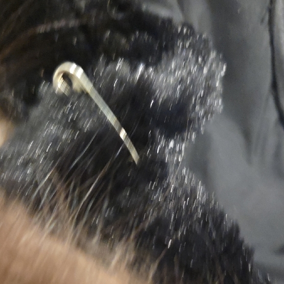 Chic Black Fur-Trimmed Trench Coat - Picture 14 of 14